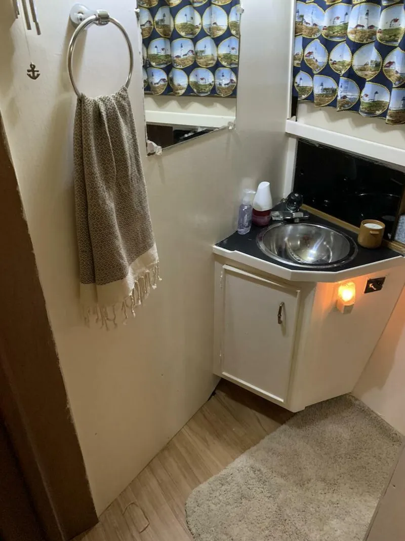 Slide: The Image of Carver Mariner 1984 - 4117647