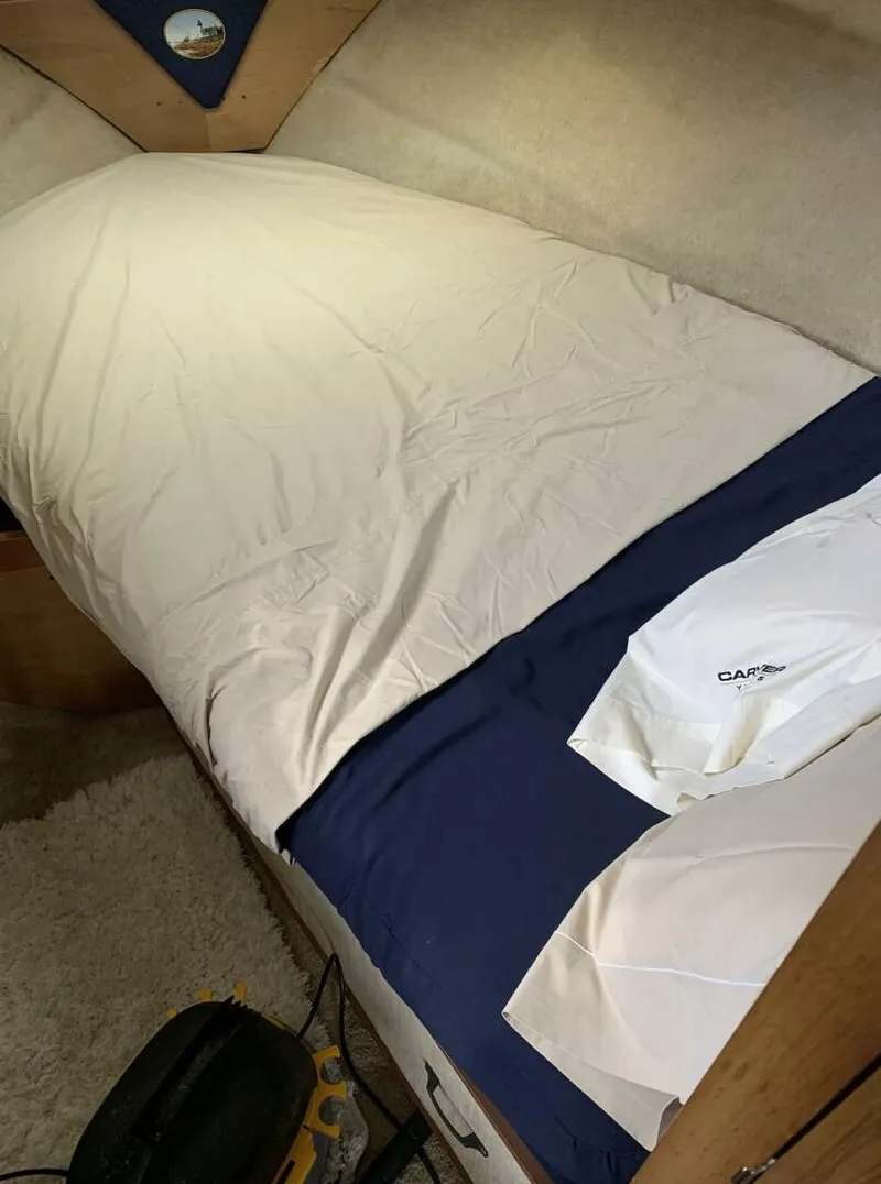 Slide: The Image of Carver Yachts Mariner 1984 - 4117645