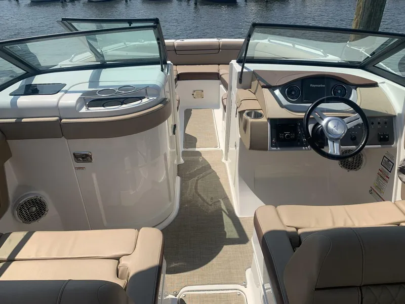 Slide: The Image of Sea Ray 270 SDX Outboard 2017 - 4121060