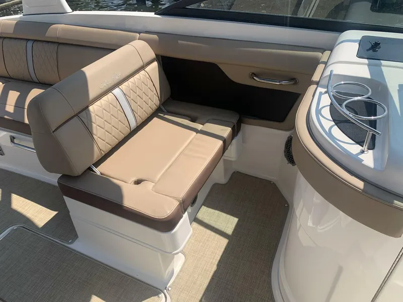 Slide: The Image of Sea Ray 270 SDX Outboard 2017 - 4121051
