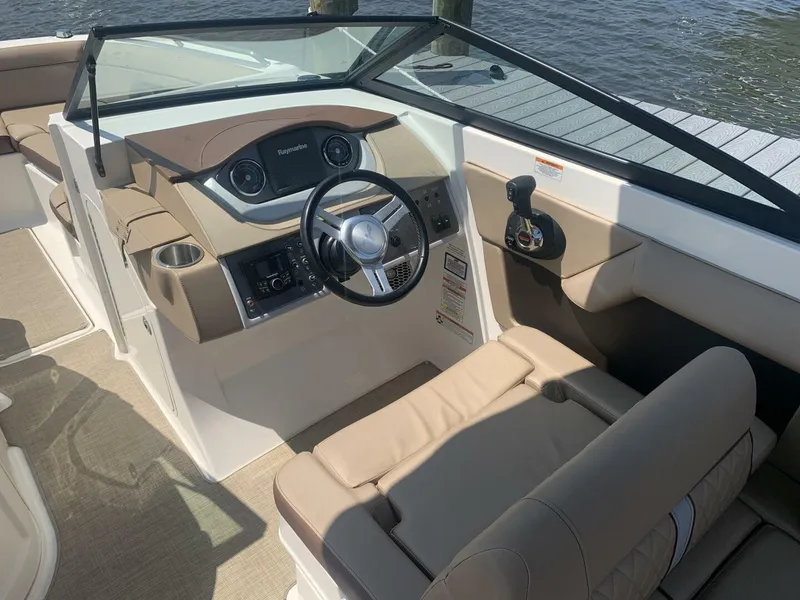 Slide: The Image of Sea Ray 270 SDX Outboard 2017 - 4121053