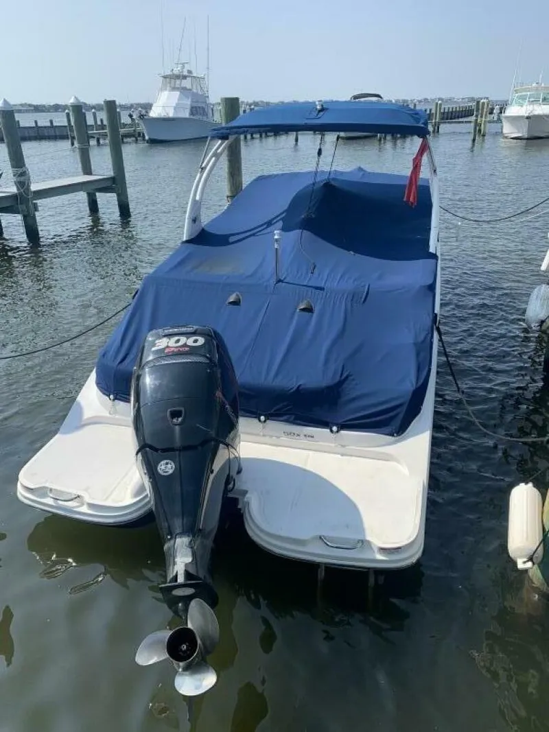 Slide: The Image of Sea Ray 270 SDX Outboard 2017 - 4121043