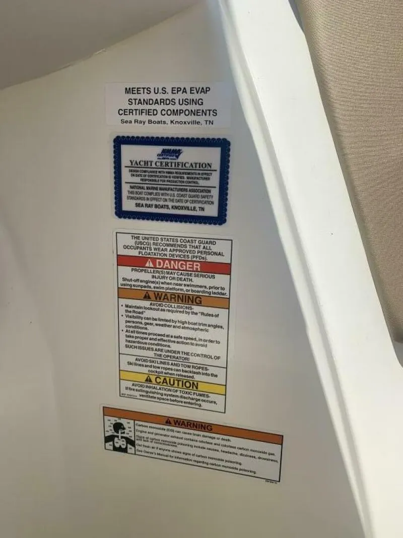 Slide: The Image of Sea Ray 270 SDX Outboard 2017 - 4121062