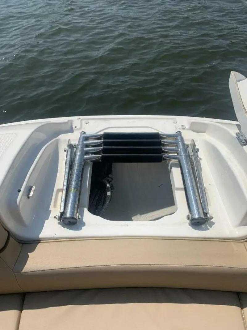 Slide: The Image of Sea Ray 270 SDX Outboard 2017 - 4121061