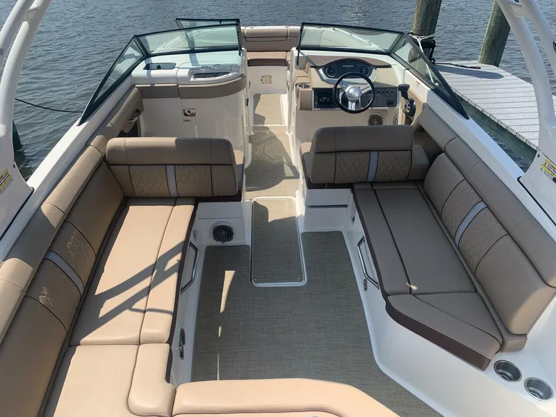 Slide: The Image of Sea Ray 270 SDX Outboard 2017 - 4121054