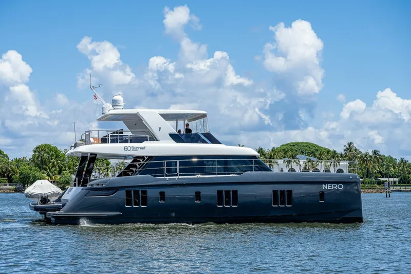 Slide: The Image of Sunreef 60 NERO- Profile 2022 Sunreef 60 NERO 60P - 4365427