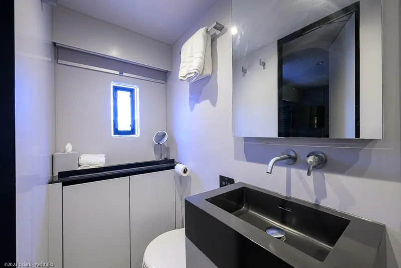 Slide: The Image of Sunreef 60 NERO- Head 2022 Sunreef 60 NERO 60P - 4124283