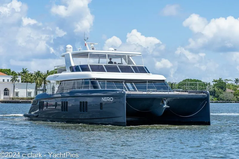 Slide: The Image of Sunreef 60 NERO- Profile 2022 Sunreef 60 NERO 60P - 4363479