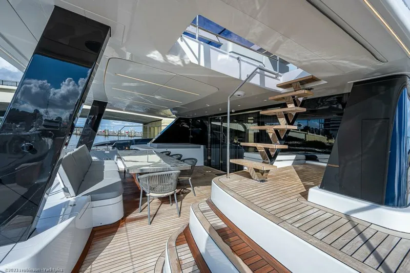 Slide: The Image of Sunreef 60 NERO- Cockpit 2022 Sunreef 60 NERO 60P - 4123147