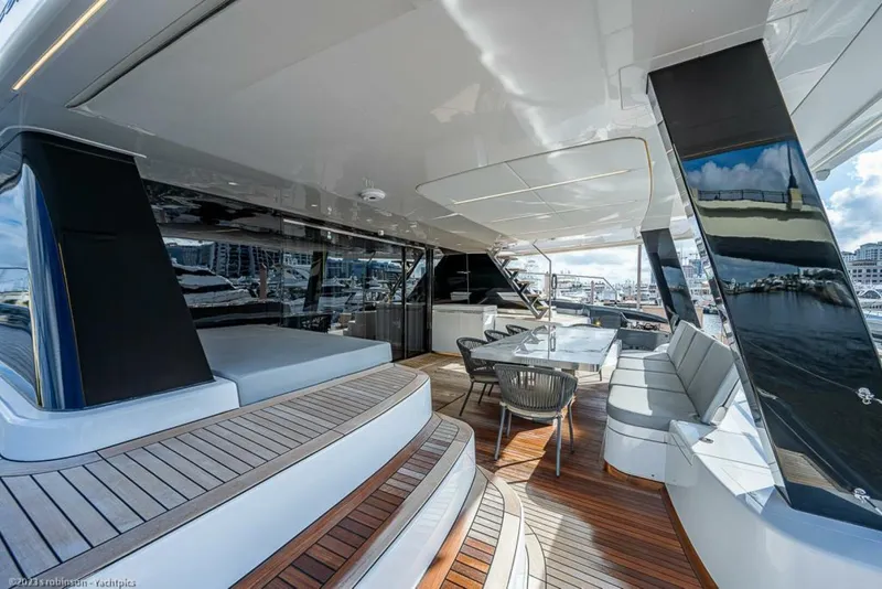 Slide: The Image of Sunreef 60 NERO- Cockpit 2022 Sunreef 60 NERO 60P - 4123148