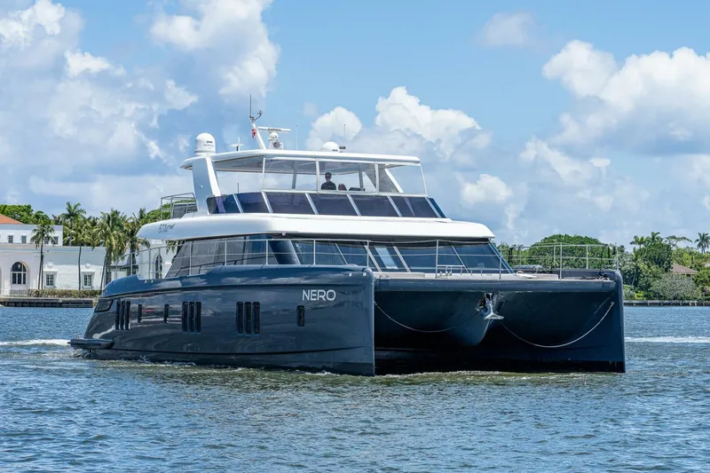 Slide: The Image of Sunreef 60 NERO- Profile 2022 Sunreef 60 NERO 60P - 4365431