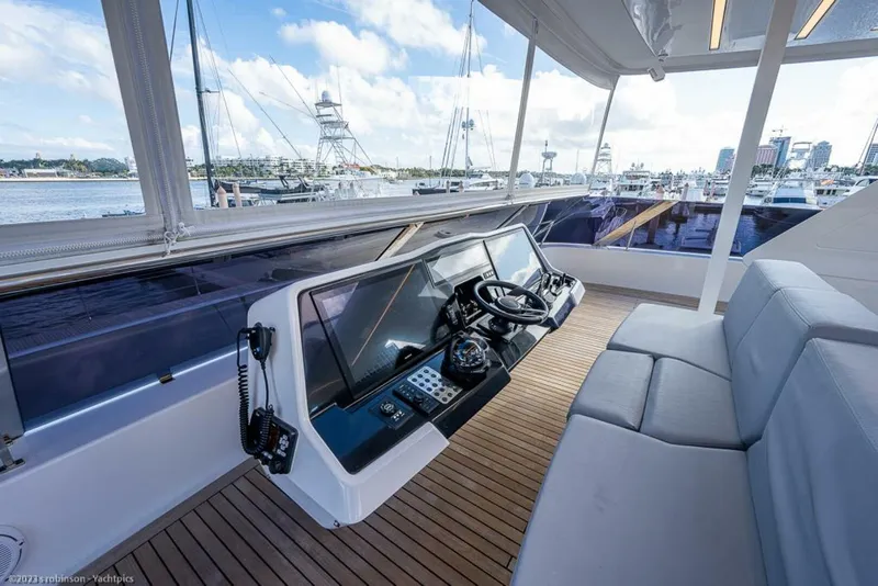 Slide: The Image of Sunreef 60 NERO- Helm 2022 Sunreef 60 NERO 60P - 4123201