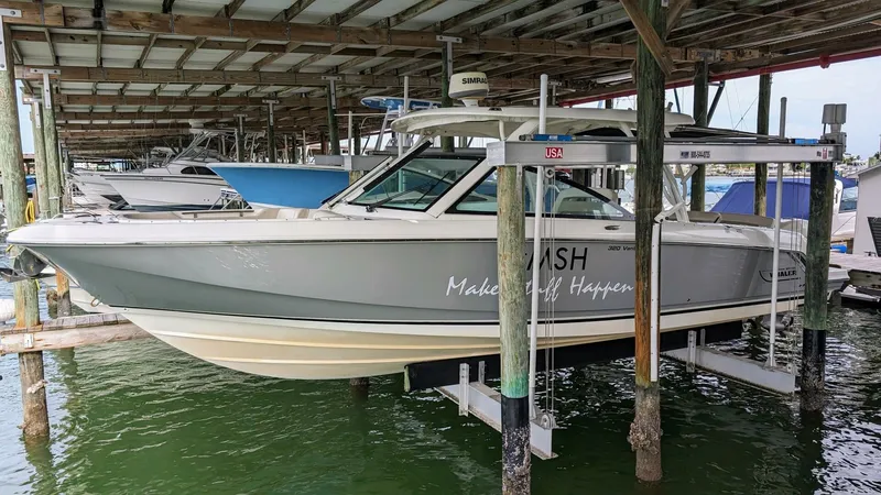 Slide: The Image of Boston Whaler 320 Vantage Twin 350 - Joystick 2017 - 4130127