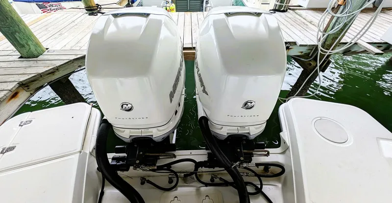 Slide: The Image of Boston Whaler 320 Vantage Twin 350 - Joystick 2017 - 4130130