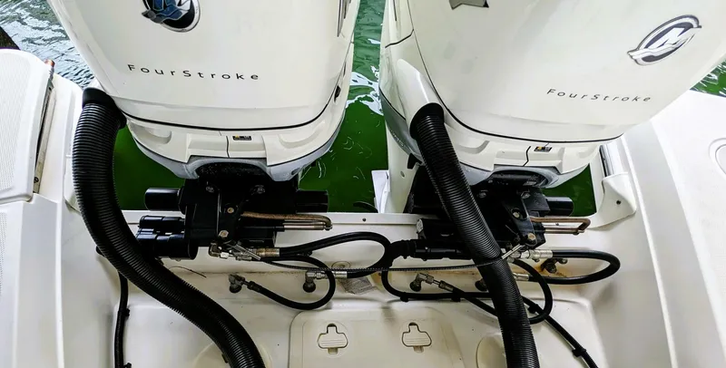 Slide: The Image of Boston Whaler 320 Vantage Twin 350 - Joystick 2017 - 4130131