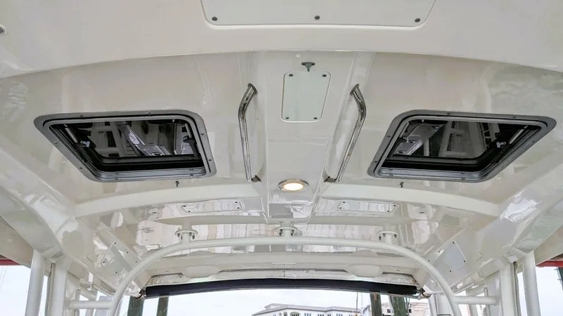 Slide: The Image of Boston Whaler 320 Vantage Twin 350 - Joystick 2017 - 4130136