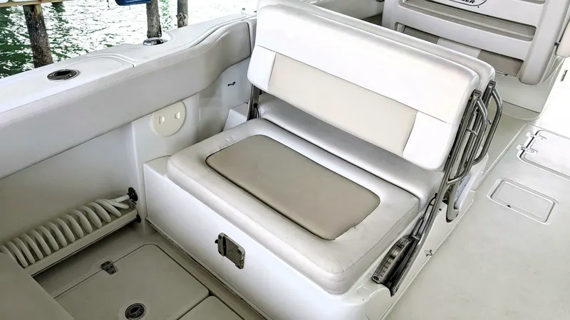 Slide: The Image of Boston Whaler 320 Vantage Twin 350 - Joystick 2017 - 4130144