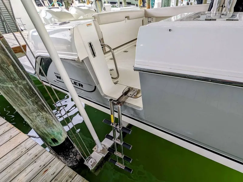 Slide: The Image of Boston Whaler 320 Vantage Twin 350 - Joystick 2017 - 4130148