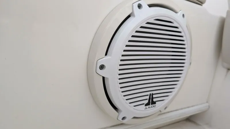 Slide: The Image of Boston Whaler 320 Vantage Twin 350 - Joystick 2017 - 4130150