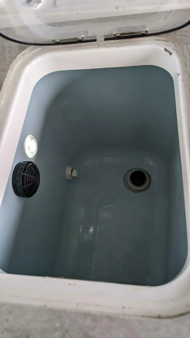 Slide: The Image of Boston Whaler 320 Vantage Twin 350 - Joystick 2017 - 4130152