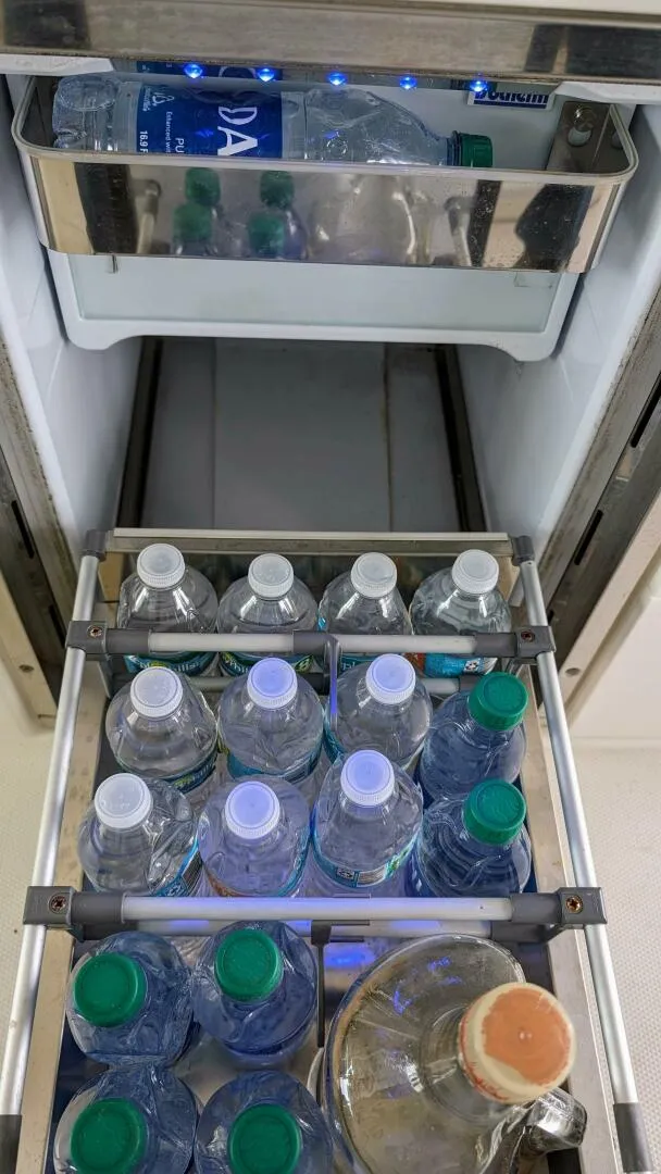 Slide: The Image of Boston Whaler 320 Vantage Twin 350 - Joystick 2017 - 4130156