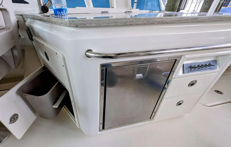 Slide: The Image of Boston Whaler 320 Vantage Twin 350 - Joystick 2017 - 4130157