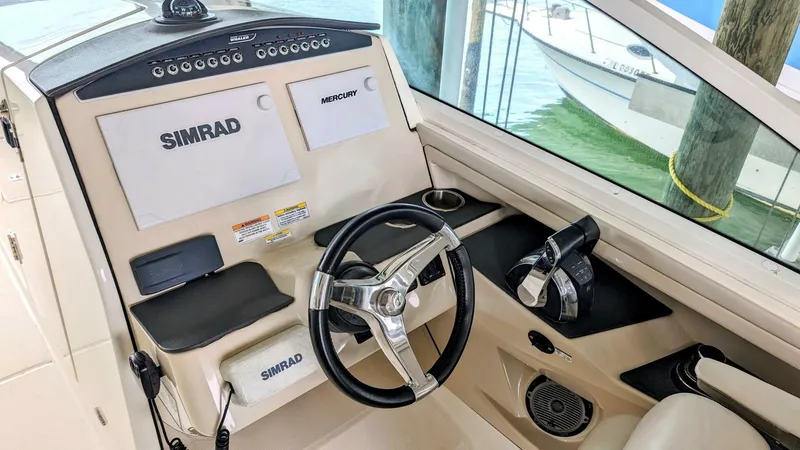 Slide: The Image of Boston Whaler 320 Vantage Twin 350 - Joystick 2017 - 4130160