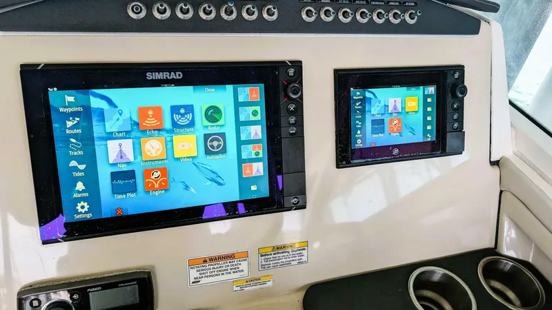 Slide: The Image of Boston Whaler 320 Vantage Twin 350 - Joystick 2017 - 4130162