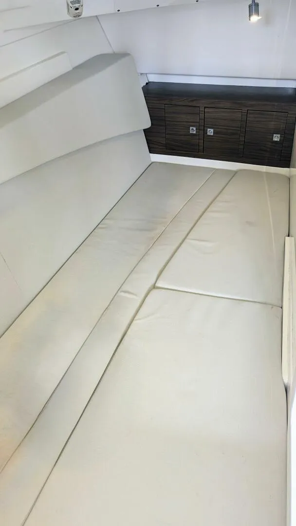 Slide: The Image of Boston Whaler 320 Vantage Twin 350 - Joystick 2017 - 4130174