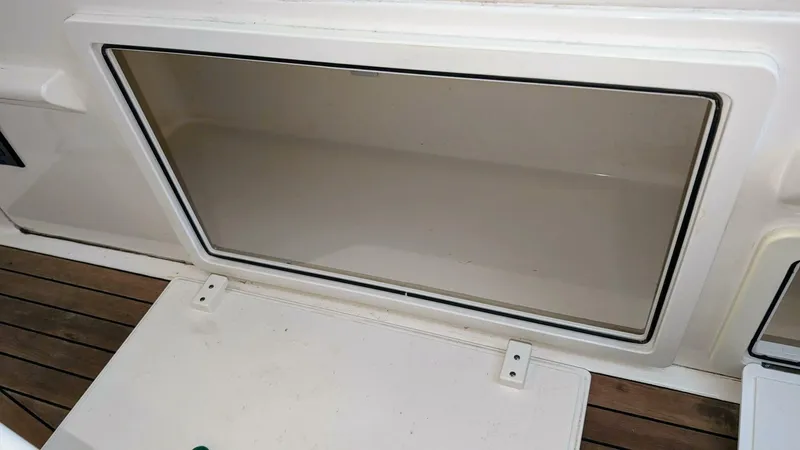 Slide: The Image of Boston Whaler 320 Vantage Twin 350 - Joystick 2017 - 4130177