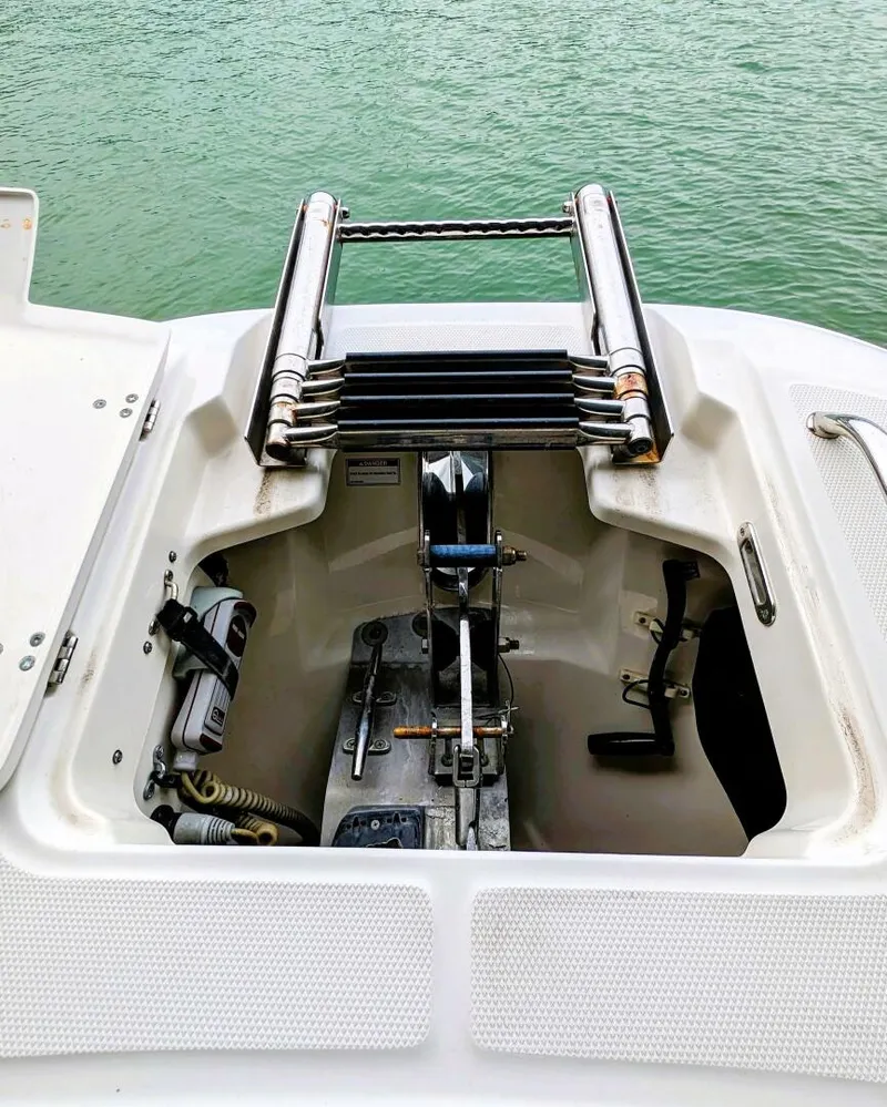 Slide: The Image of Boston Whaler 320 Vantage Twin 350 - Joystick 2017 - 4130191
