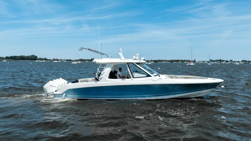 Slide: The Image of Boston Whaler 380 Realm 2020 - 4553077