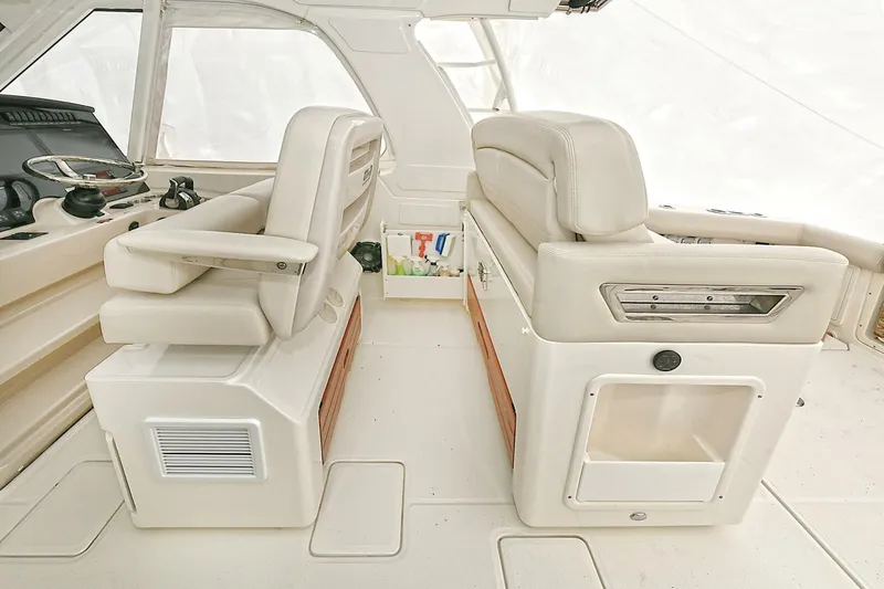 Slide: The Image of Boston Whaler 380 Realm 2020 - 4128695