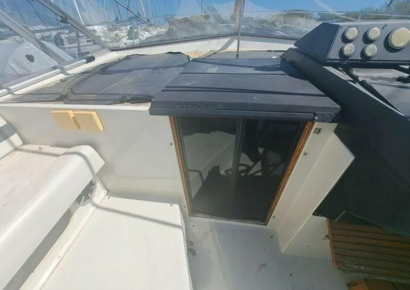 Slide: The Image of Carver Yachts Montego 3257 1991 - 4129945