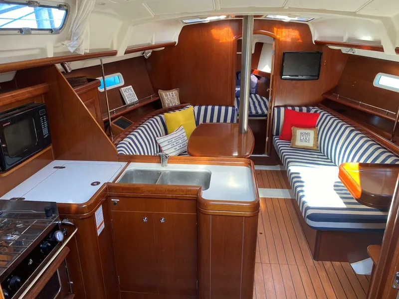 Slide: The Image of Interior from Companionway Open, bright and welcoming interior with plenty of headroom - 4130377