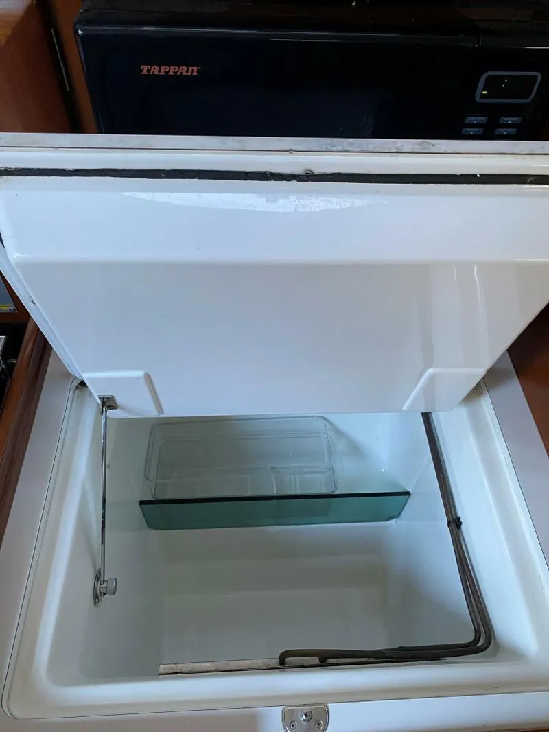 Slide: The Image of Galley Large countertop loading fridge - 4130381