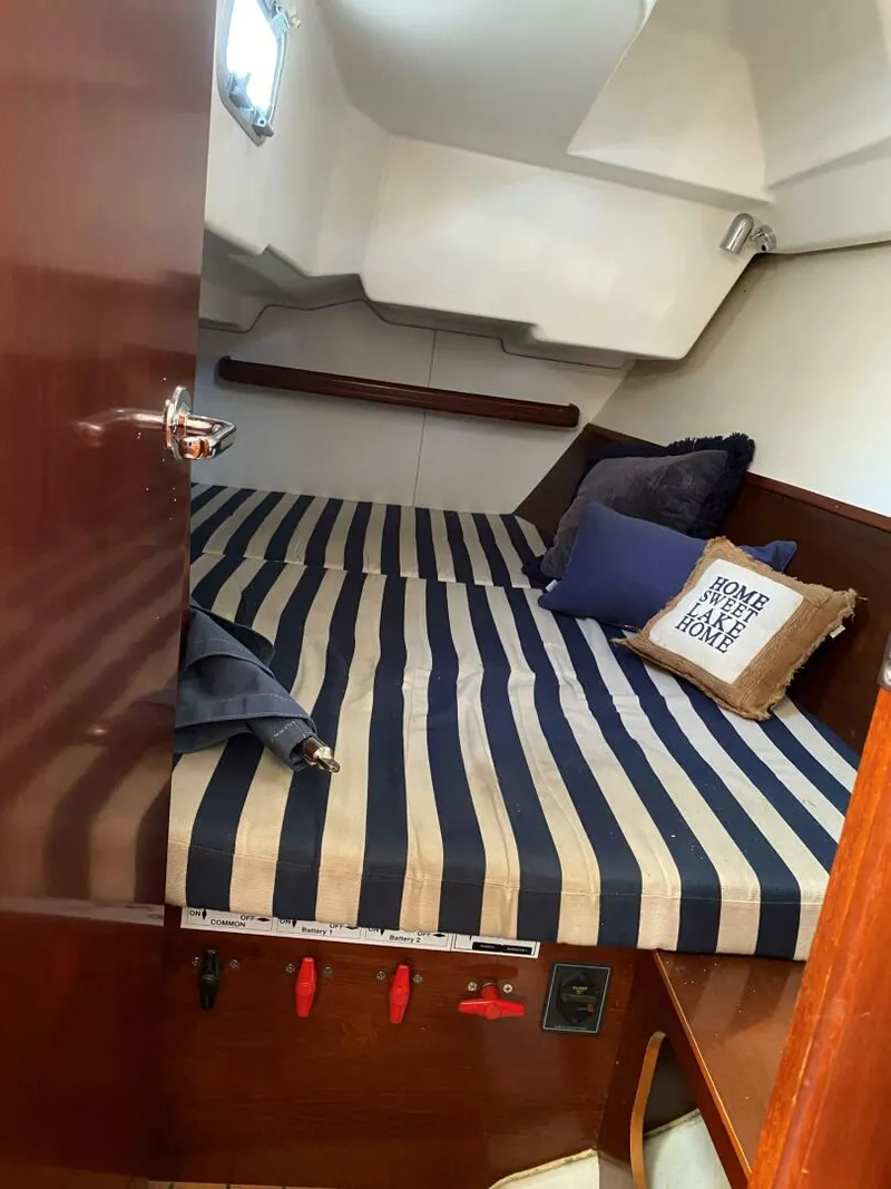 Slide: The Image of Aft Cabin With large locker - 4130389