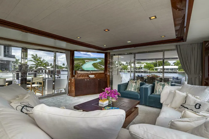 Slide: The Image of 2012 Princess 104 - Salon - 4133446