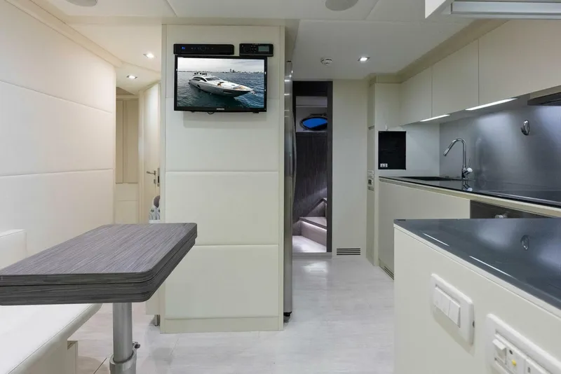 Slide: The Image of Pershing Express Cruiser 2017 - 4147744