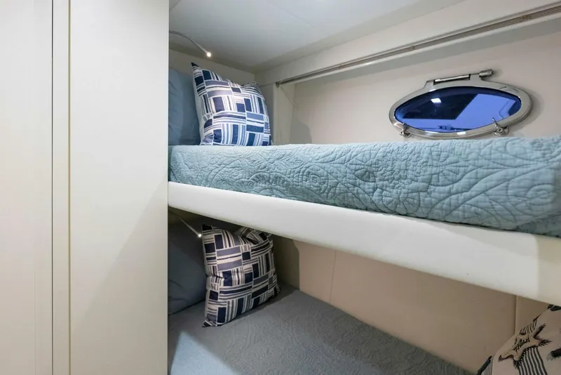 Slide: The Image of Pershing Express Cruiser 2017 - 4147746