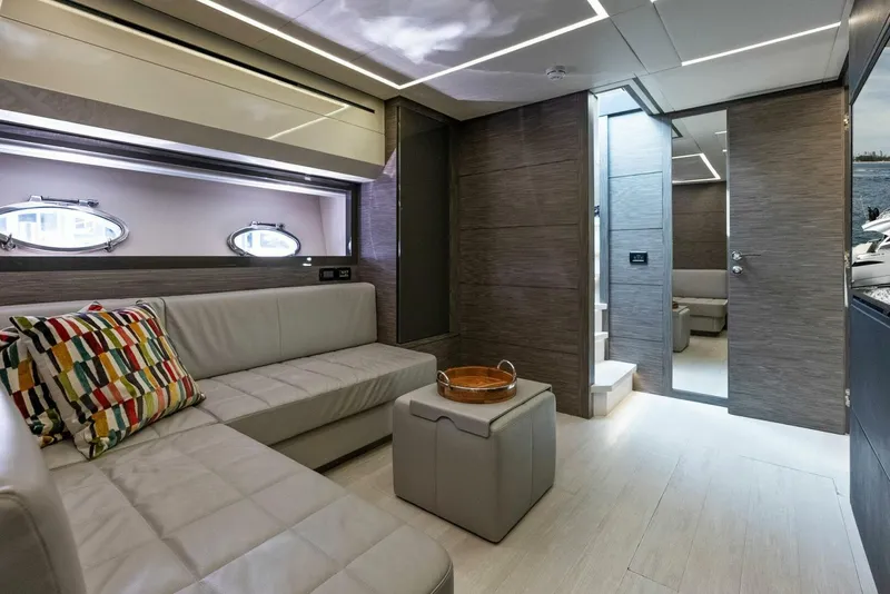 Slide: The Image of Pershing Express Cruiser 2017 - 4147757