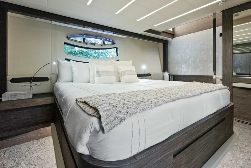 Slide: The Image of Pershing Express Cruiser 2017 - 4147760