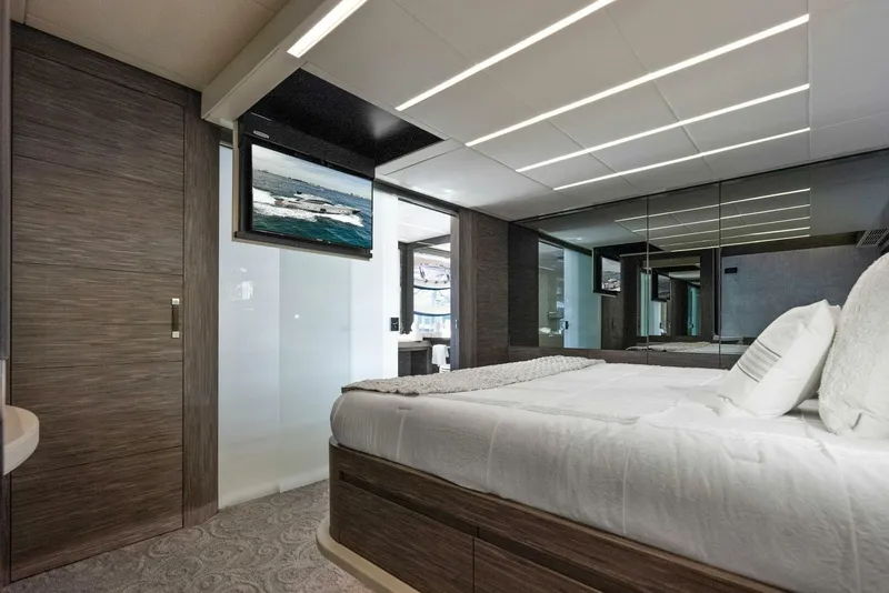 Slide: The Image of Pershing Express Cruiser 2017 - 4147762