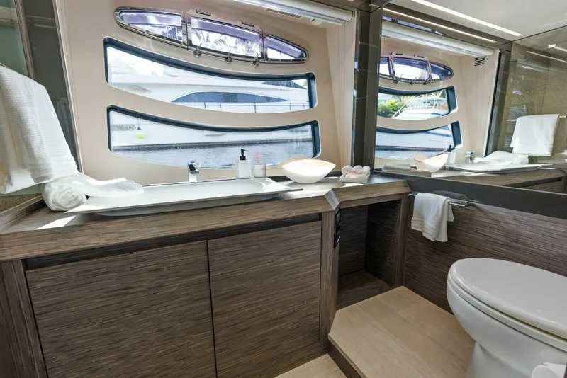 Slide: The Image of Pershing Express Cruiser 2017 - 4147763