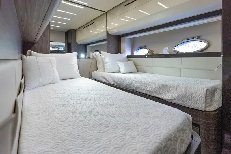 Slide: The Image of Pershing Express Cruiser 2017 - 4147765