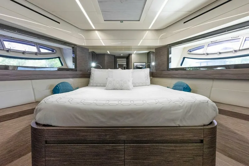 Slide: The Image of Pershing Express Cruiser 2017 - 4147771