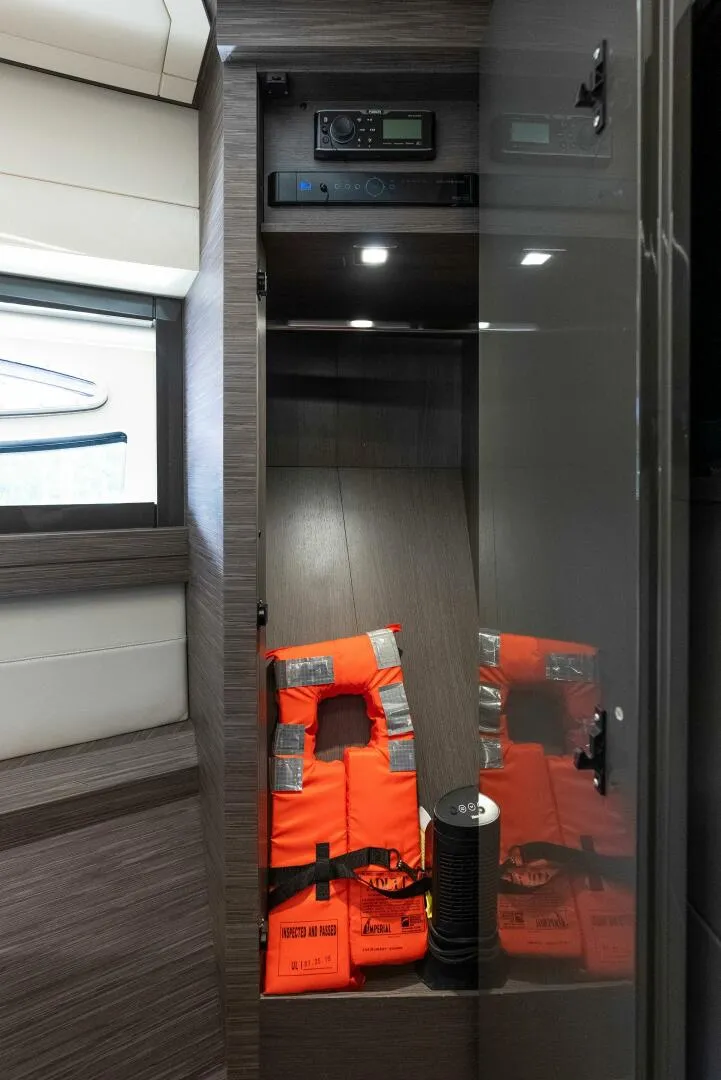 Slide: The Image of Pershing Express Cruiser 2017 - 4147774