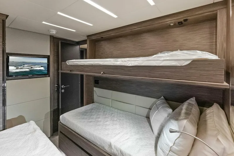 Slide: The Image of Pershing Express Cruiser 2017 - 4147778