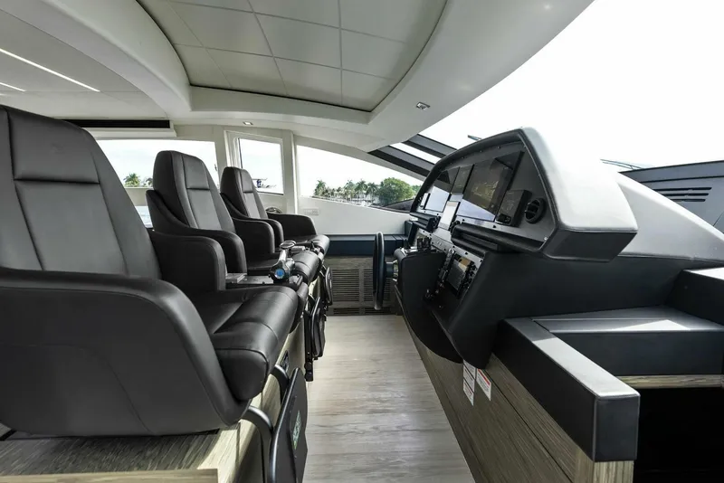 Slide: The Image of Pershing Express Cruiser 2017 - 4147786