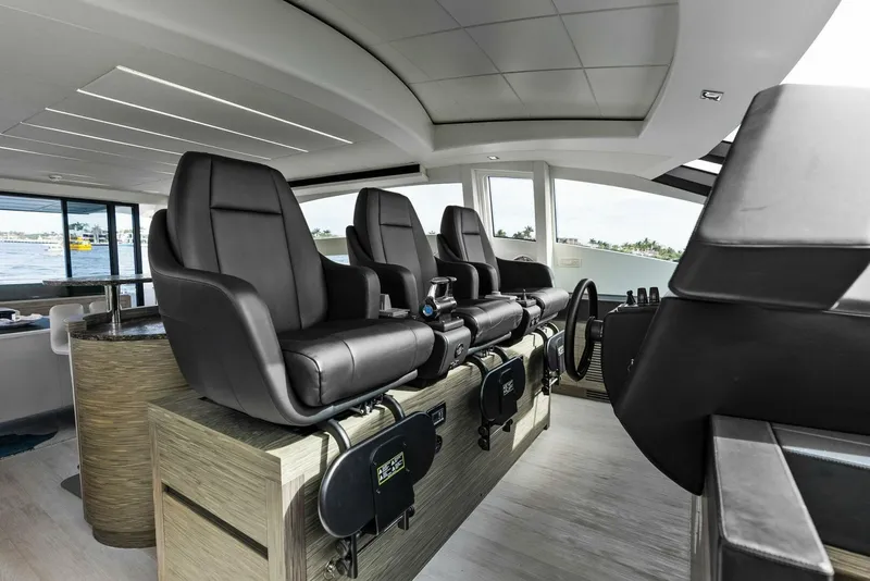 Slide: The Image of Pershing Express Cruiser 2017 - 4147787